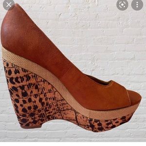 Lovely Nine West Brown Animal Print 🐆 Peep Toes Wedges Shoes.💃🏼